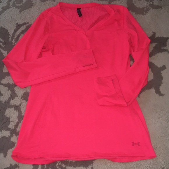 Under Armour Tops - Under Amour cute top with long sleeves
